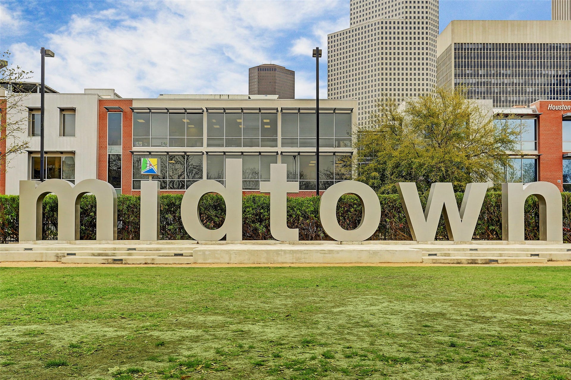 2903 Austin Street, Houston, TX 77004 Midtown Houston, a lively urban destination surrounded by city streets, local businesses, and the energy of downtown living.
