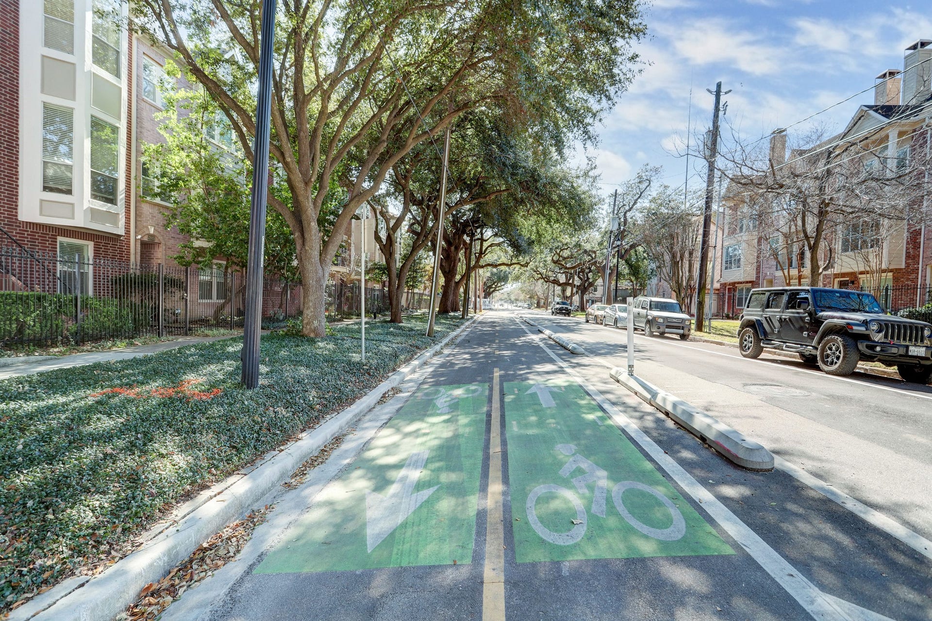 2903 Austin Street, Houston, TX 77004 Enjoy the best of city living with nearby restaurants, shopping, bike paths, and green spaces. This corner-unit townhome offers a gated yard, mature trees, and an attached two-car garage, giving you a welcoming place to call home while staying close to everything Midtown has to offer.