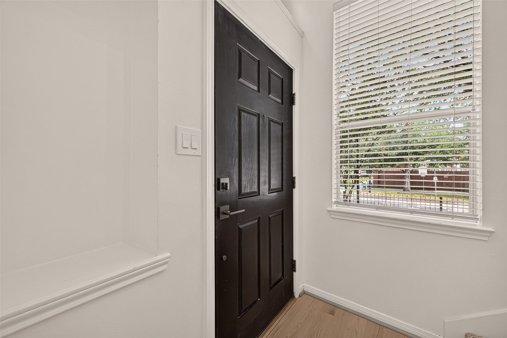 2903 Austin Street, Houston, TX 77004 Come on in and make yourself at home!