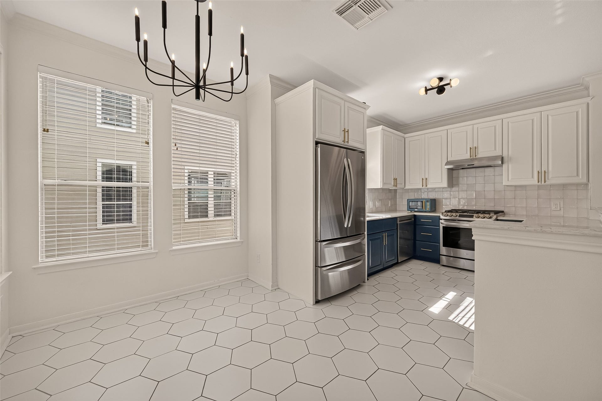 2903 Austin Street, Houston, TX 77004 breakfast area leading into the kitchen.