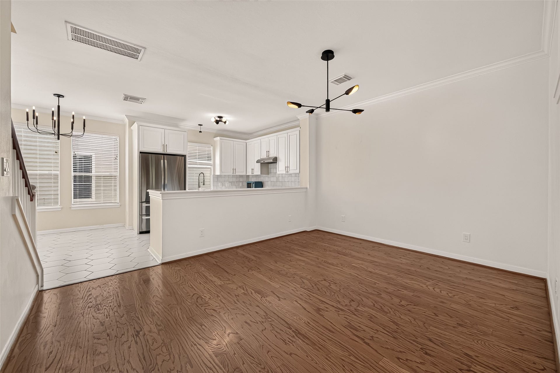 2903 Austin Street, Houston, TX 77004 Dining room opening up to the kitchen entry.