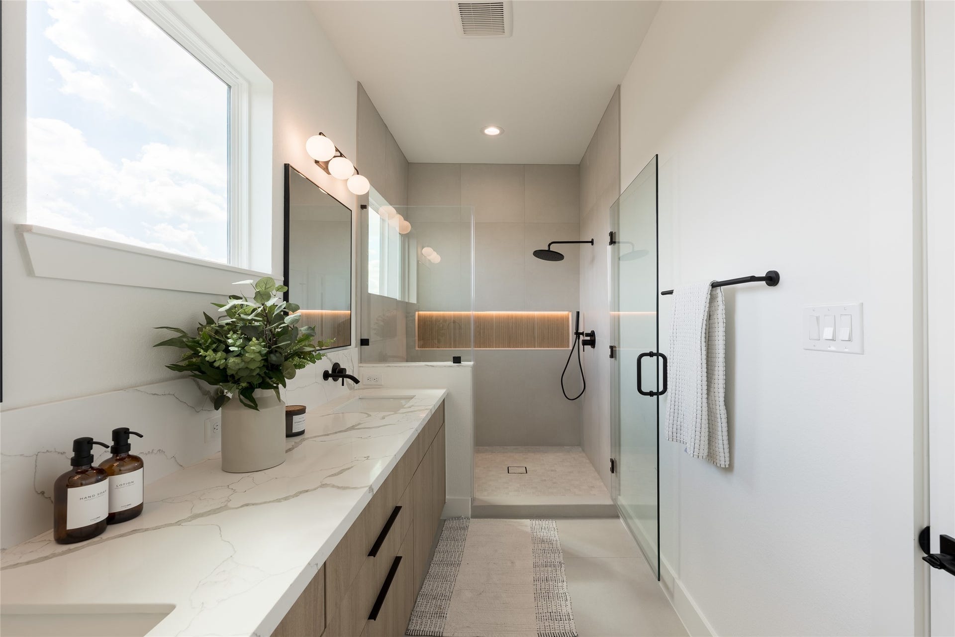 2009 Gregg Street, Houston, TX 77026 Modern sleek bathroom with a spacious walk-in shower, double vanity with elegant fixtures, and abundant natural light.
