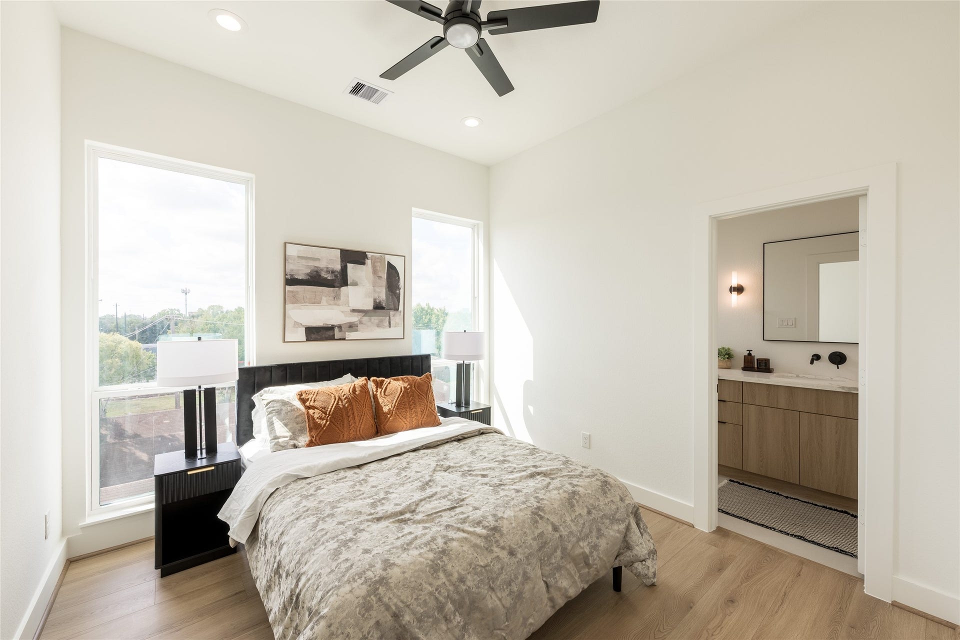 2009 Gregg Street, Houston, TX 77026 3rd bedroom or can be used as office