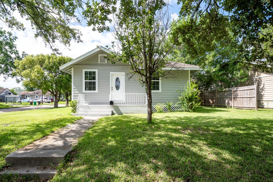 Property photo for 3201 Iowa Street, Baytown, TX