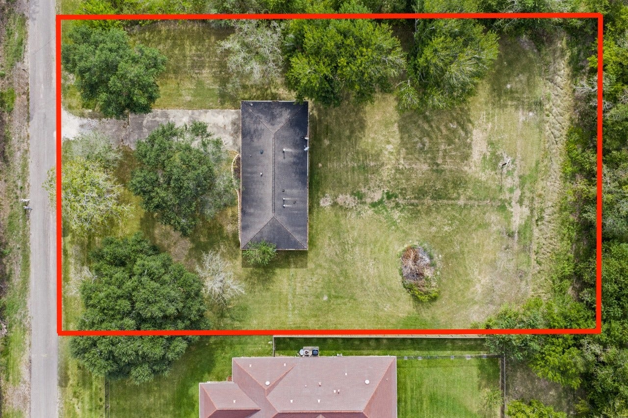 1242 County Road 857, Alvin, TX 77511 1242 County Road 857, Alvin, TX 77511