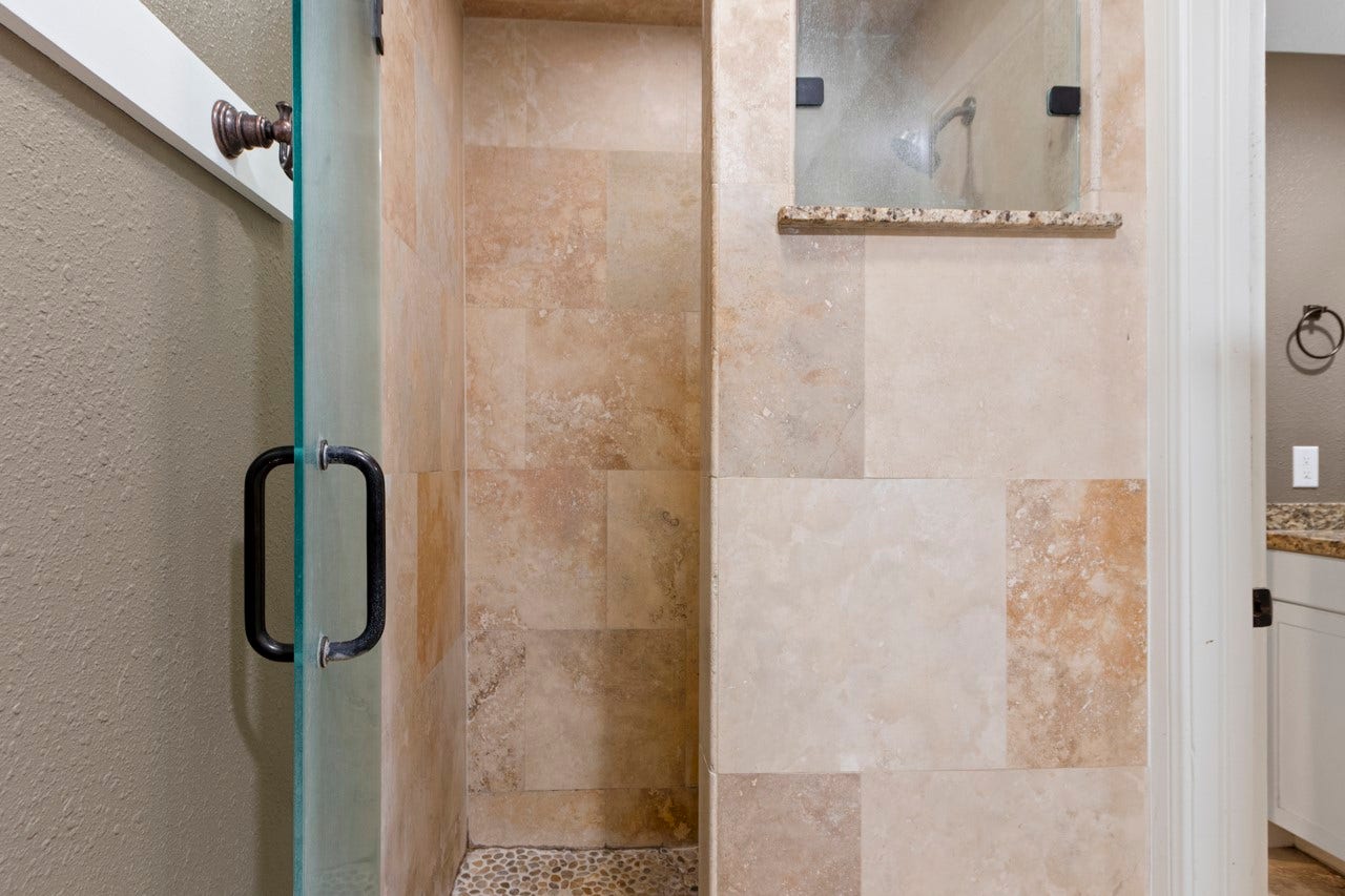 1242 County Road 857, Alvin, TX 77511 Primary Shower