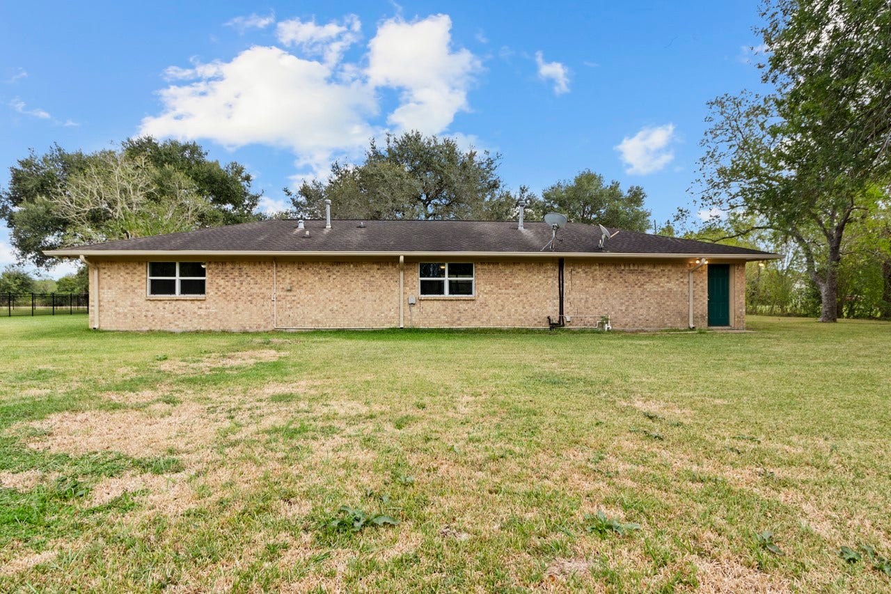 1242 County Road 857, Alvin, TX 77511 Back of Home
