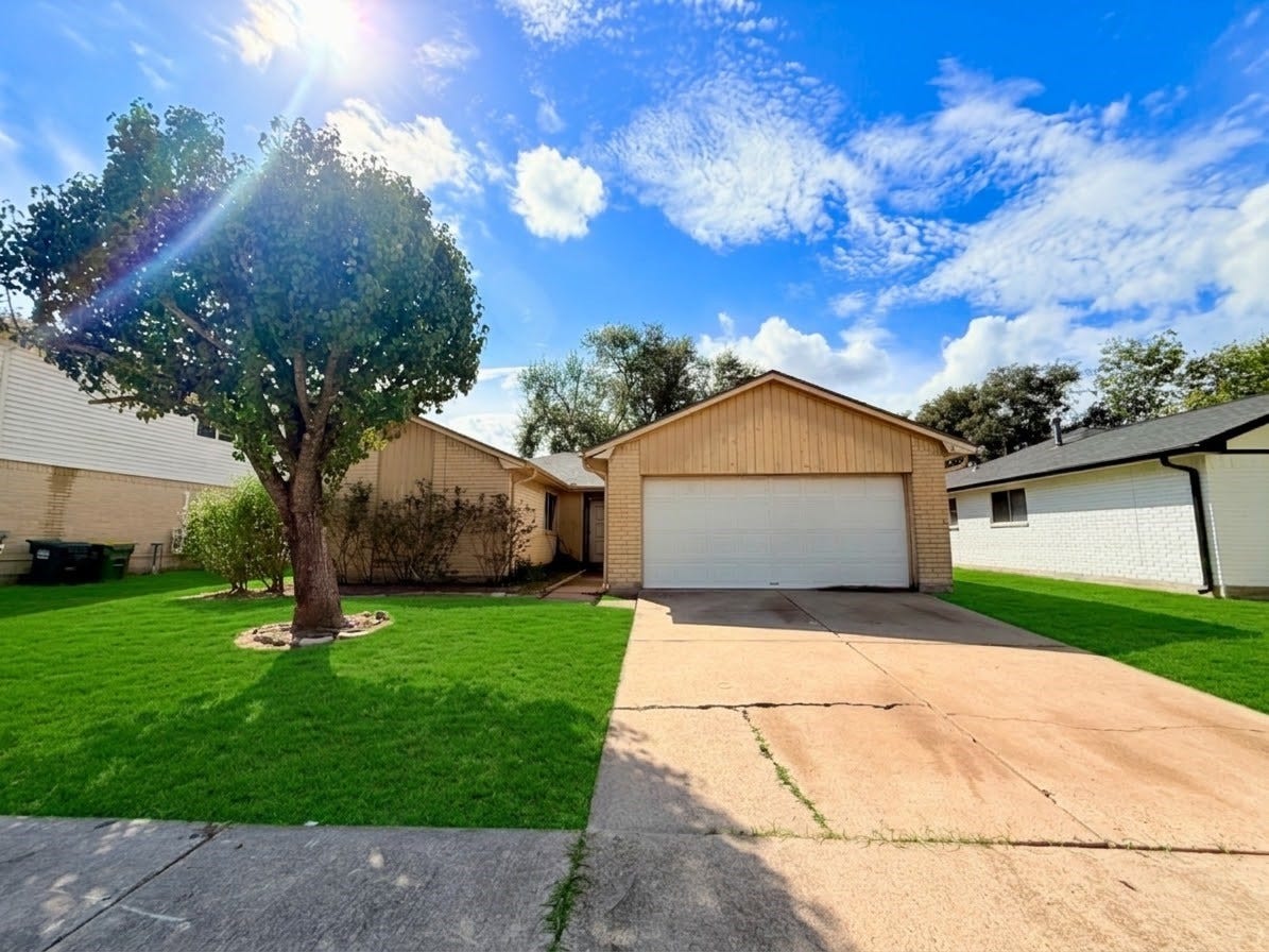 1118 W Belgravia Drive, Pearland, TX 77584 1118 W Belgravia Drive, Pearland, TX 77584