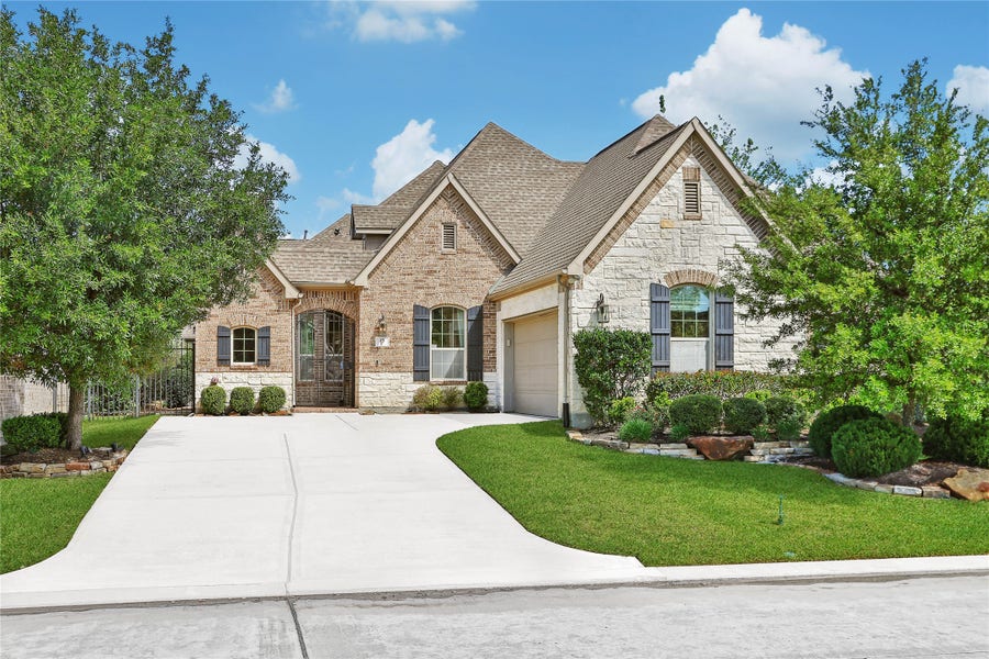 Property photo for 15 S Lochwood Way, Tomball, TX