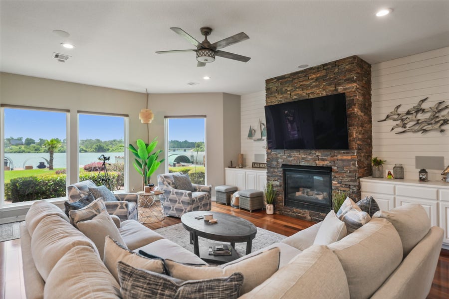 Property photo for 127 W Palm Boulevard, Montgomery, TX