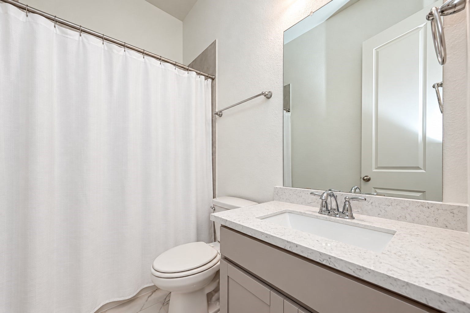 12215 Mackinchan Street, Richmond, TX 77407 2nd Bathroom with shower/tub combo