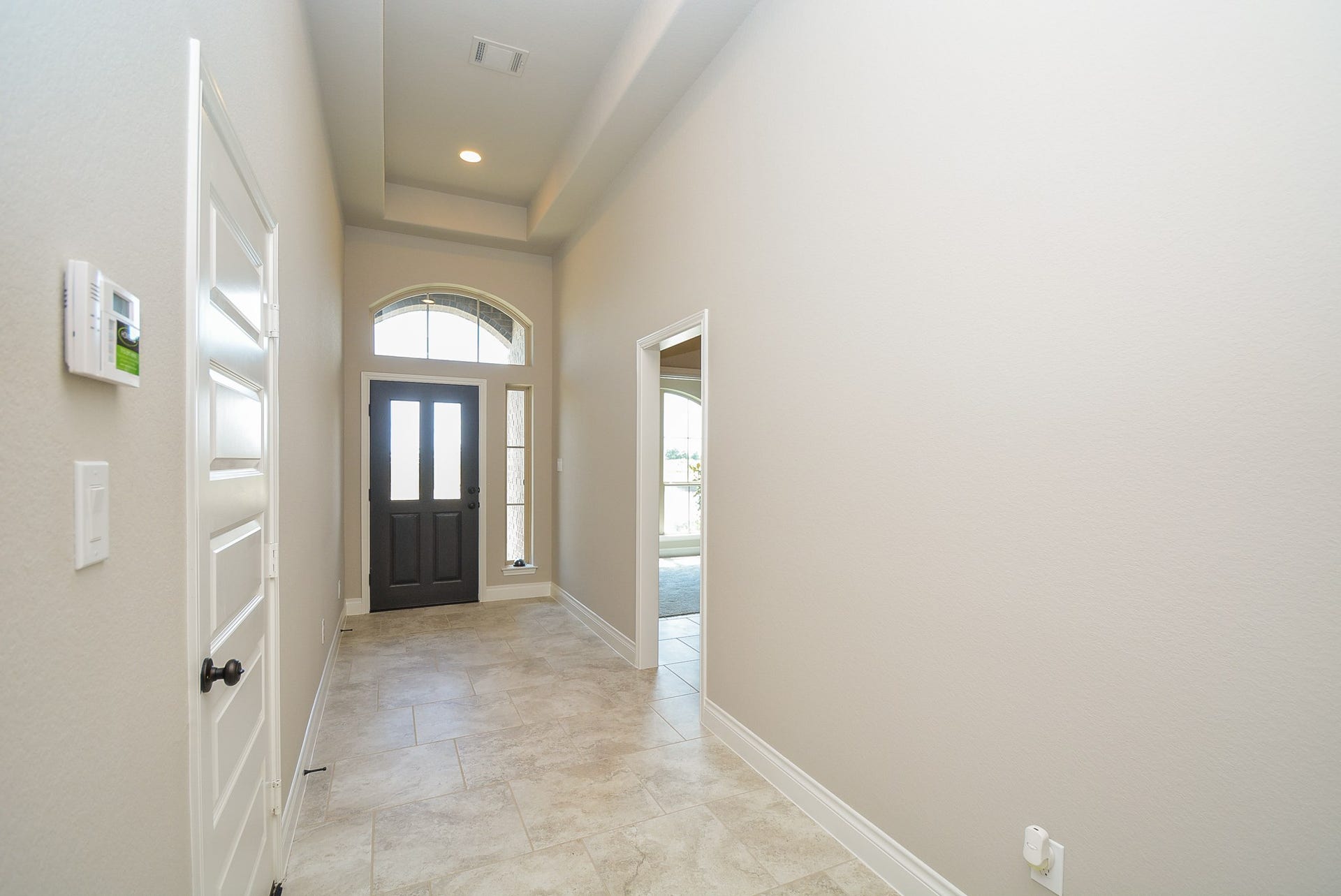 Vaulted 12'  high ceiling in entryway foyer