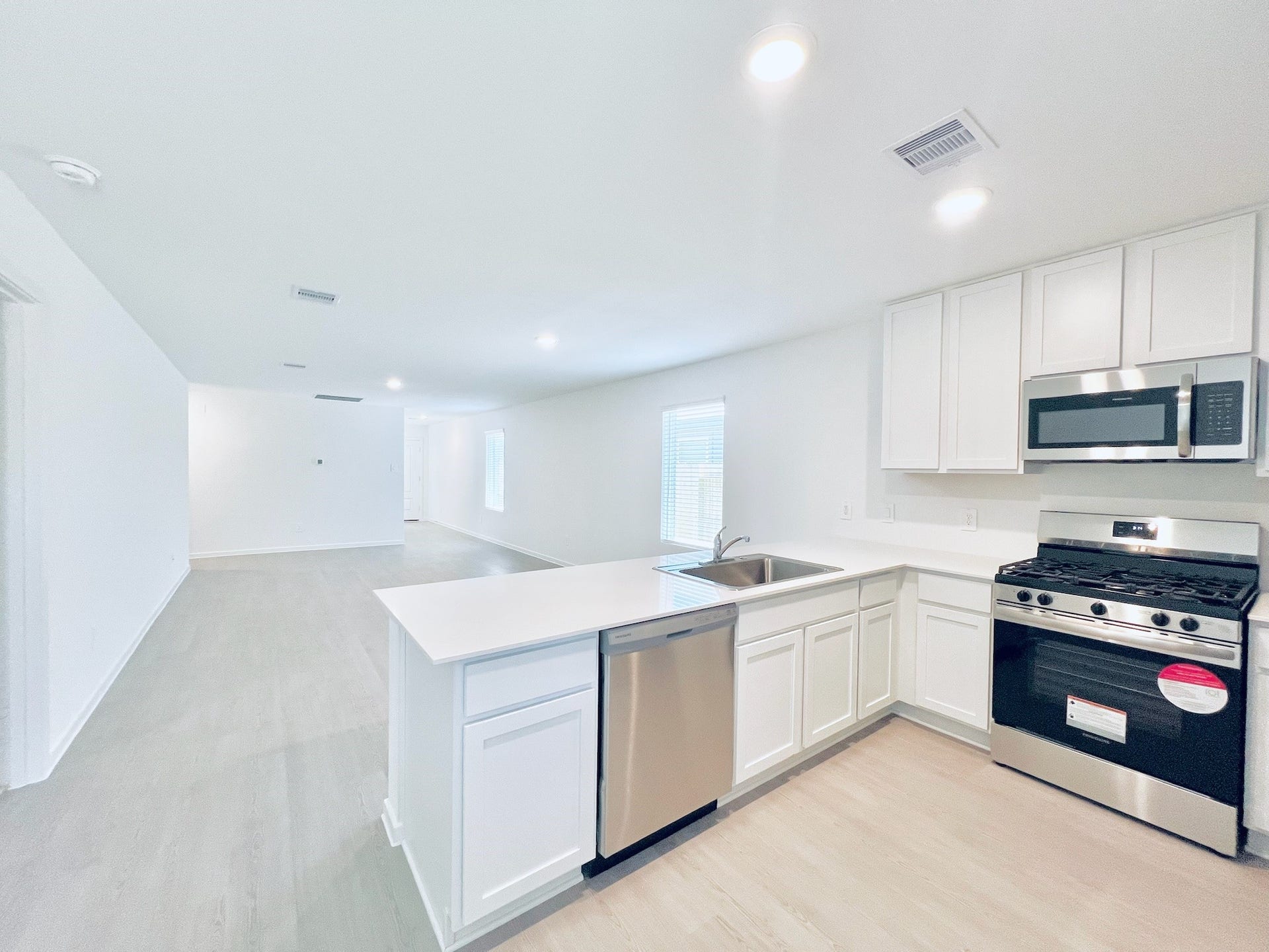 3011 Mallorca Drive, Conroe, TX 77301 Kitchen