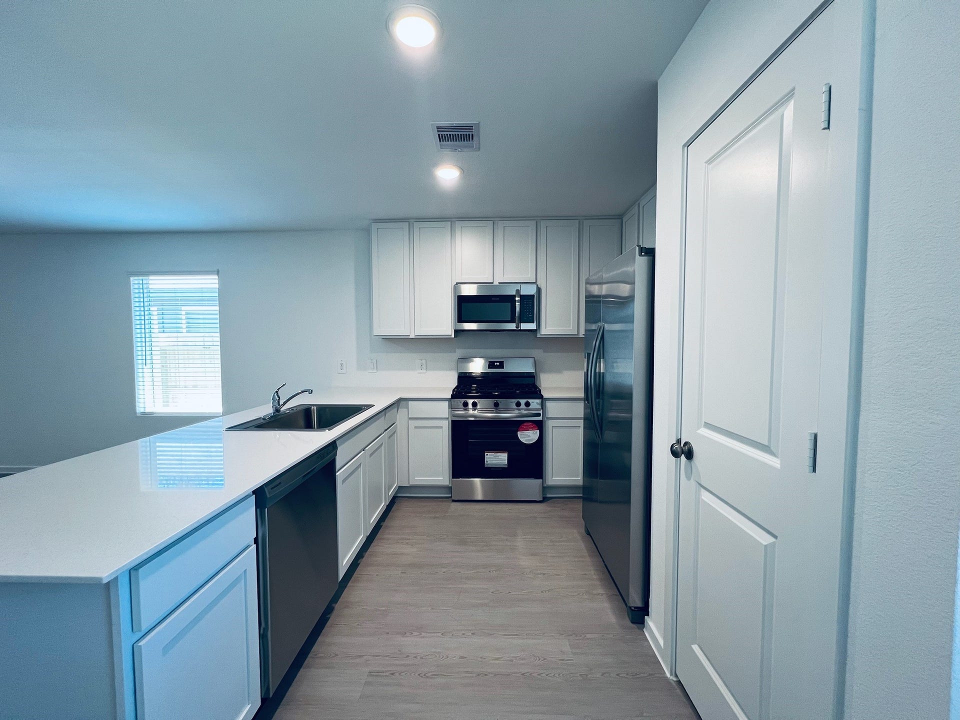 3011 Mallorca Drive, Conroe, TX 77301 Kitchen