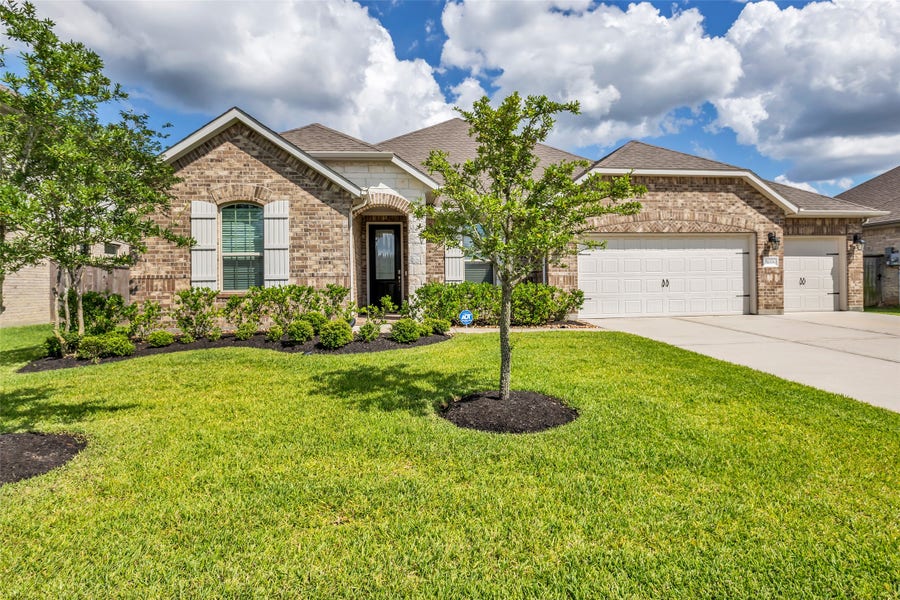 Property photo for 31006 Gullwing Manor Drive, Tomball, TX