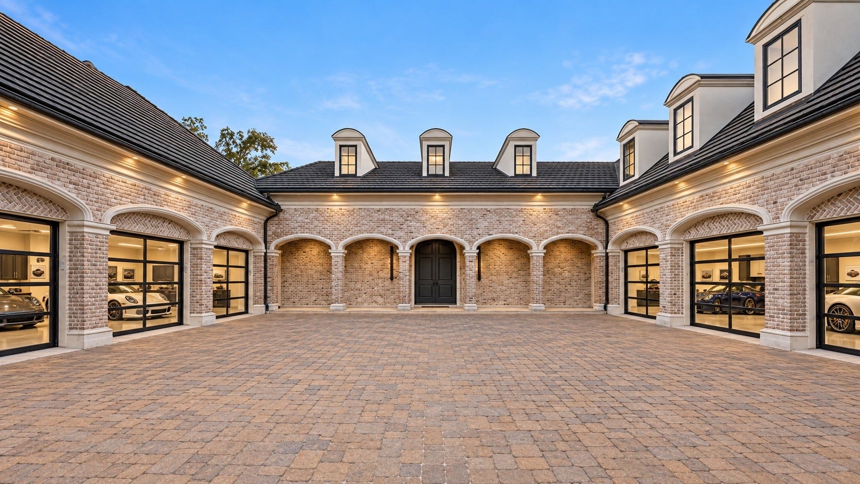 23 Beacon Hill Hill, Sugar Land, TX 77479 An extraordinary motor court is framed by coordinated architectural elevations and multiple garage bays, providing a grand arrival setting and substantial space for vehicle parking and circulation.