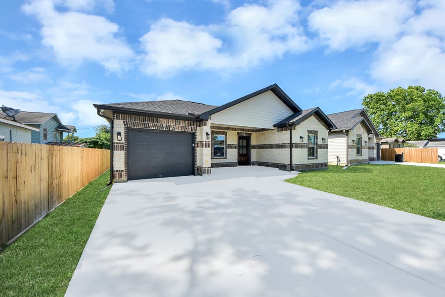 Property photo for 608 Miriam Street, Baytown, TX