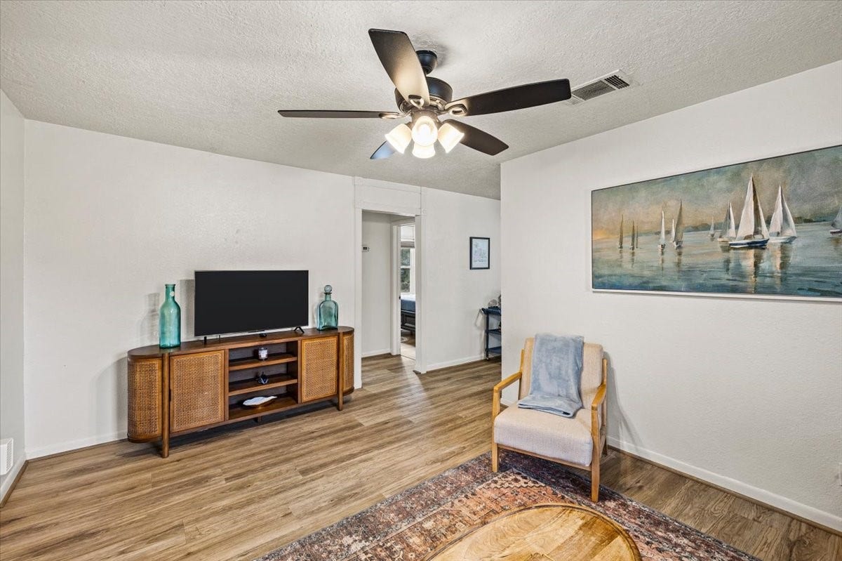 5006 Oak Street, Pasadena, TX 77586 5006 Oak Street, Pasadena, TX 77586