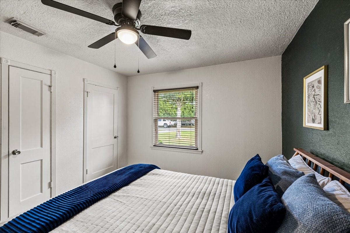 5006 Oak Street, Pasadena, TX 77586 5006 Oak Street, Pasadena, TX 77586