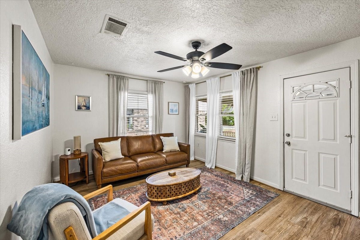 5006 Oak Street, Pasadena, TX 77586 5006 Oak Street, Pasadena, TX 77586
