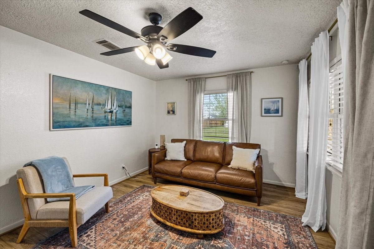 5006 Oak Street, Pasadena, TX 77586 5006 Oak Street, Pasadena, TX 77586