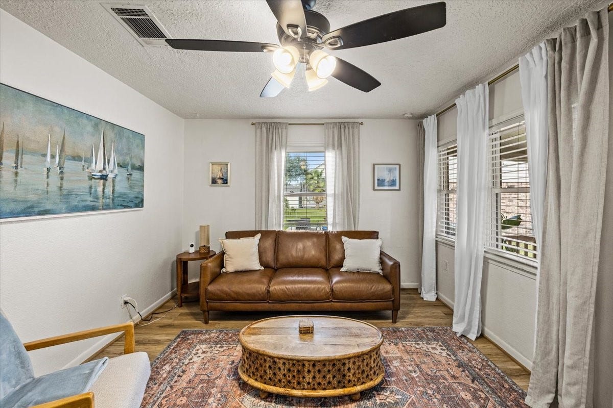5006 Oak Street, Pasadena, TX 77586 5006 Oak Street, Pasadena, TX 77586