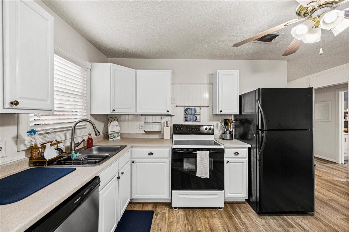 5006 Oak Street, Pasadena, TX 77586 5006 Oak Street, Pasadena, TX 77586