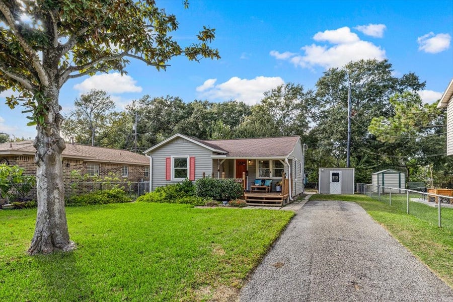 Property photo for 5006 Oak Street, Pasadena, TX