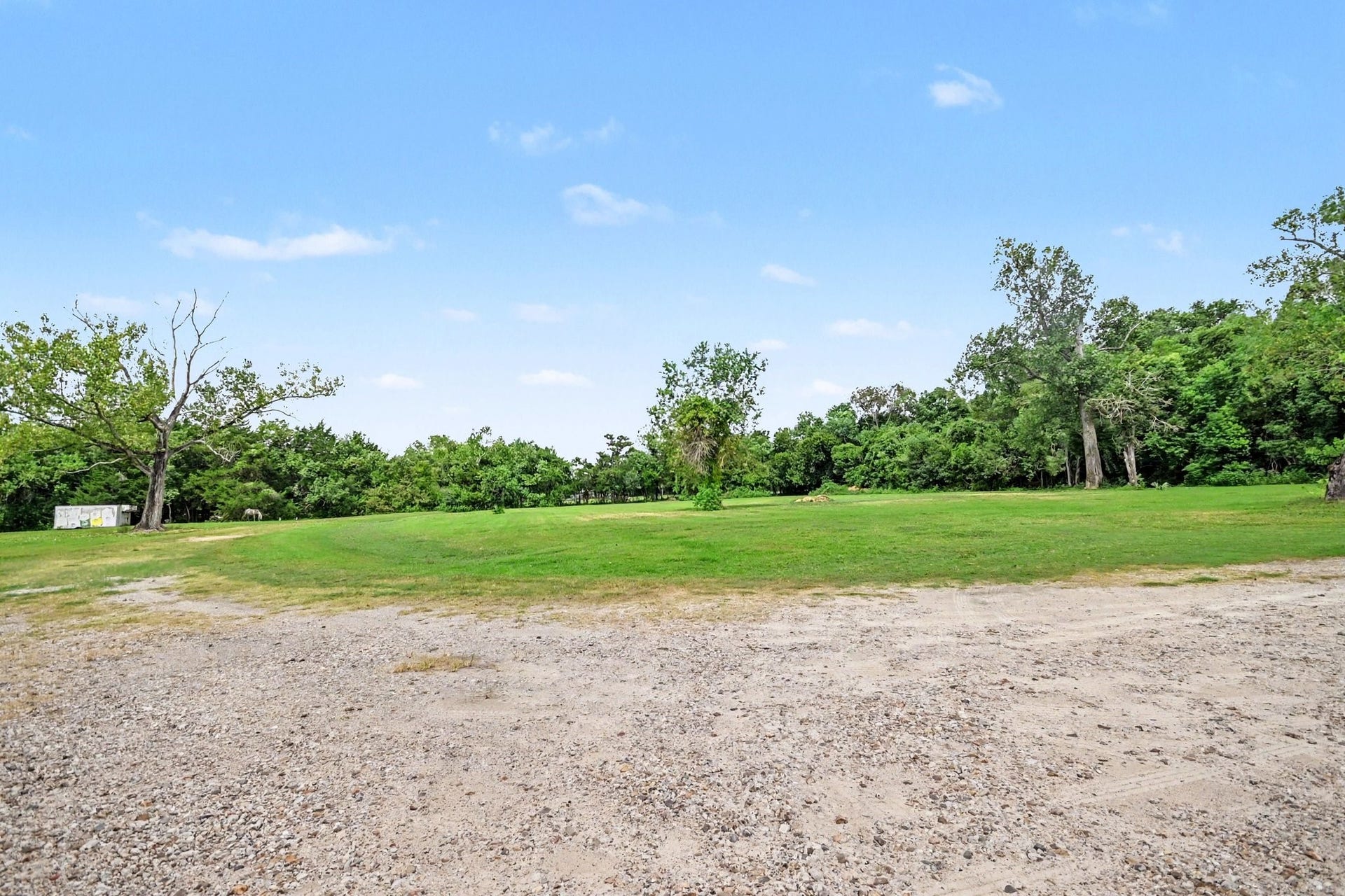 5526 Avenue F, Santa Fe, TX 77510 private drive