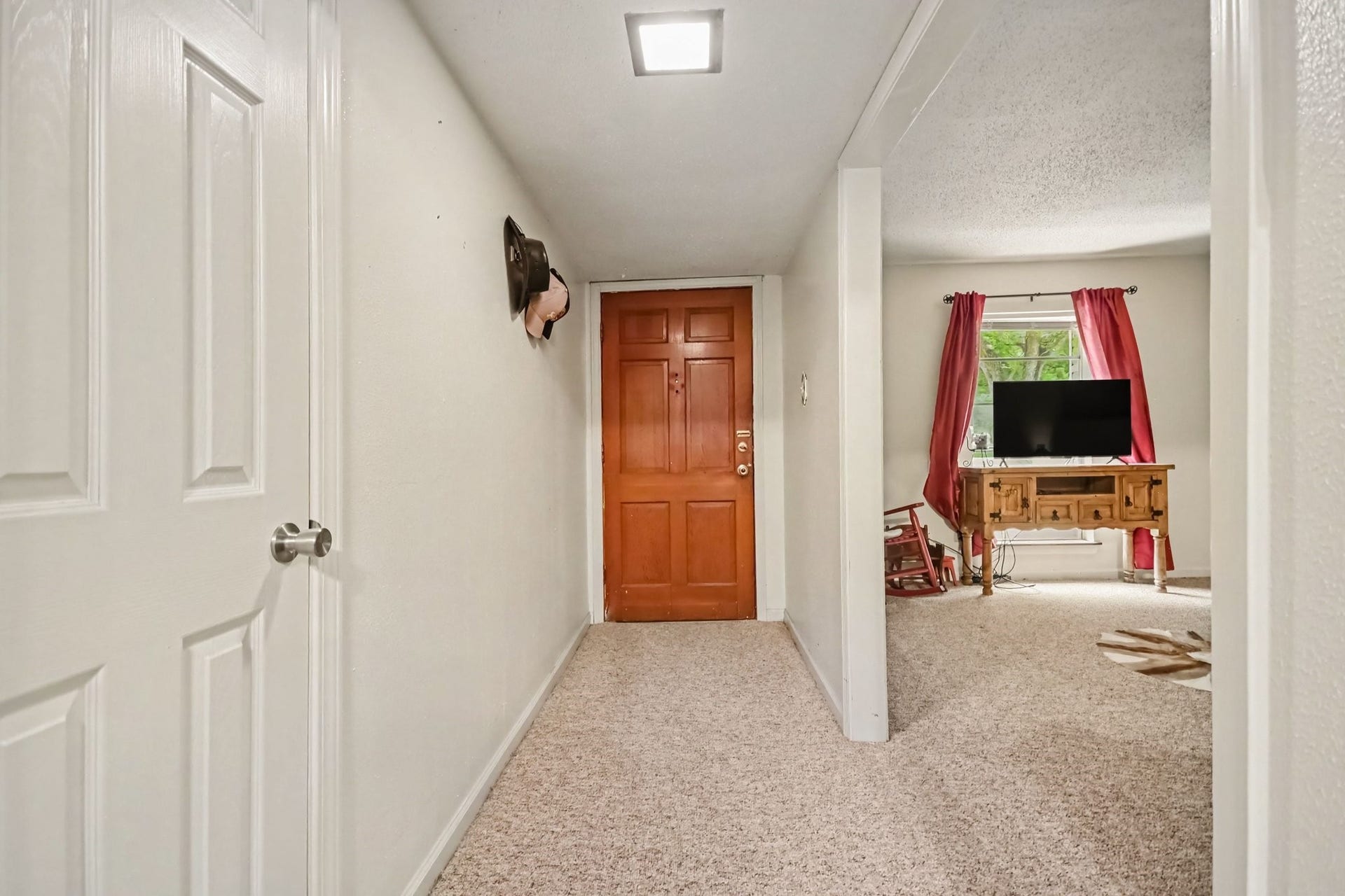 5526 Avenue F, Santa Fe, TX 77510 Inviting Entryway