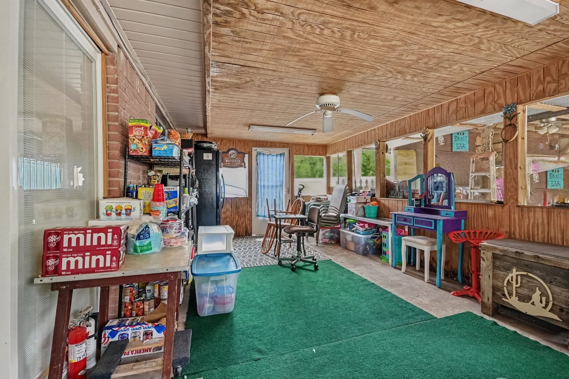 5526 Avenue F, Santa Fe, TX 77510 Lovely enclosed patio