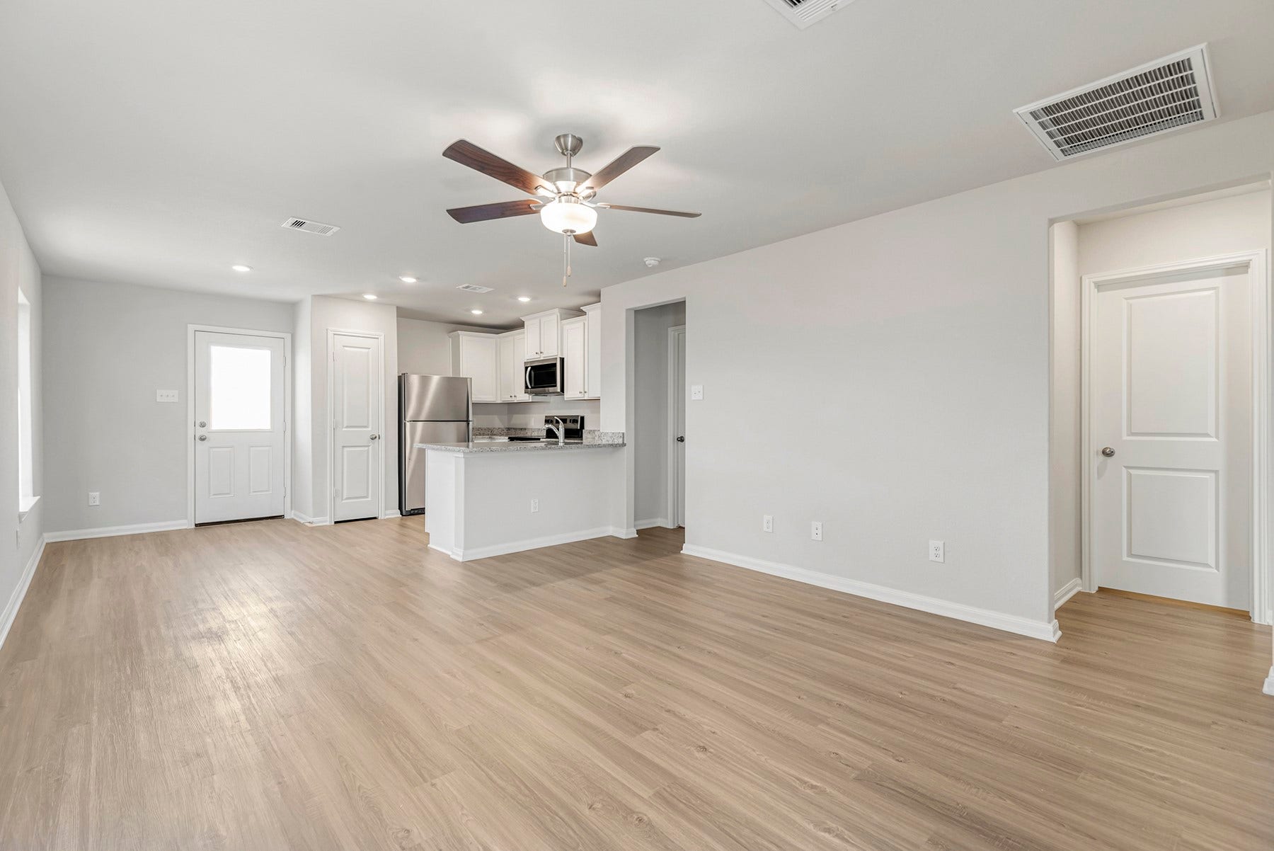 8318 Sunberry Shadow Drive, Houston, TX 77016 8318 Sunberry Shadow Drive, Houston, TX 77016