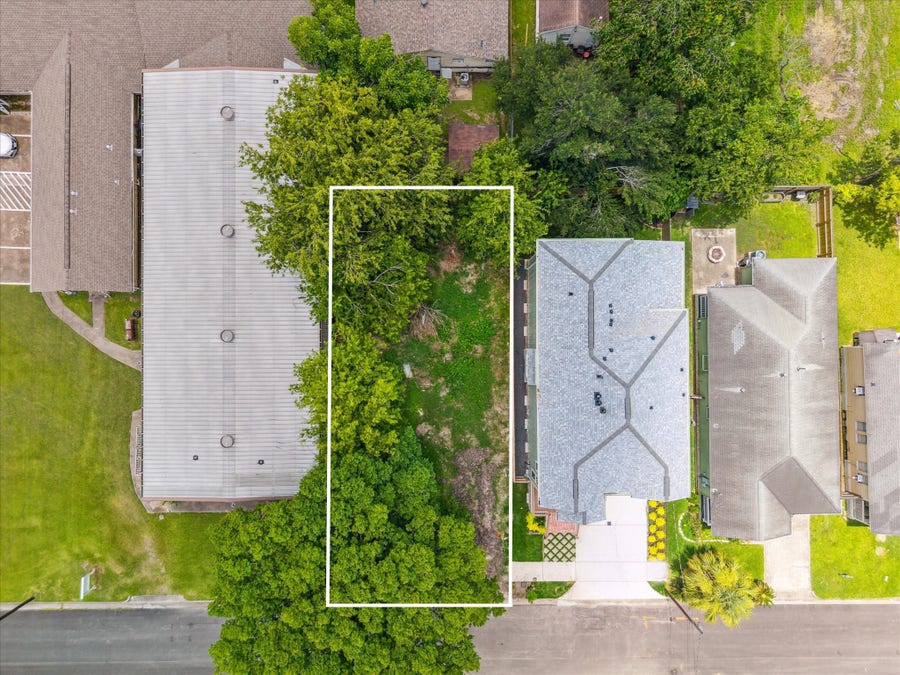 Property photo for 1318 E 34th Street, Houston, TX