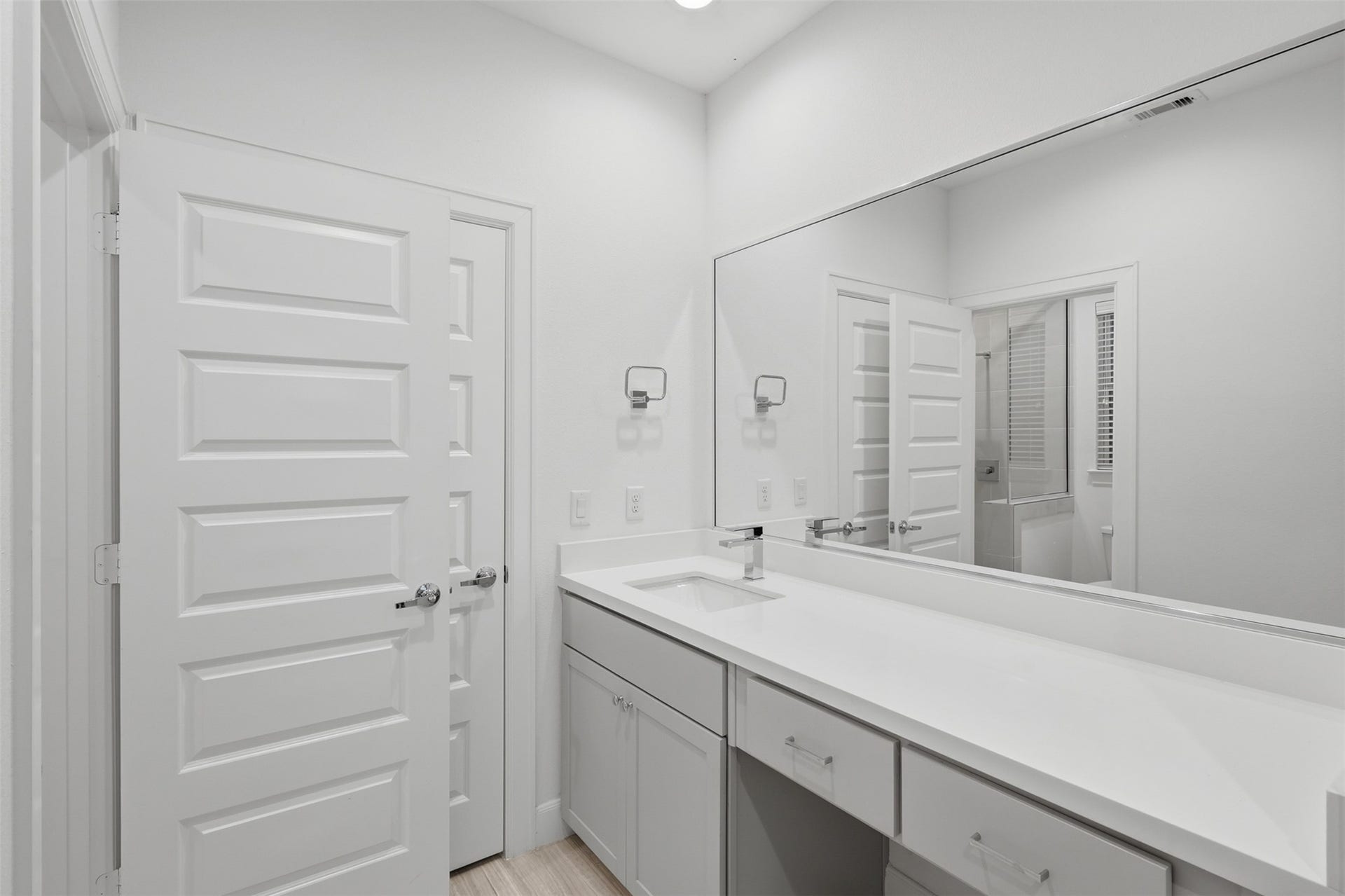 2709 Clinton Drive, Houston, TX 77020 Bedroom 1: sink, quartz extended counterspace. Closet is a utility closet that fits a stackable washer/dryer