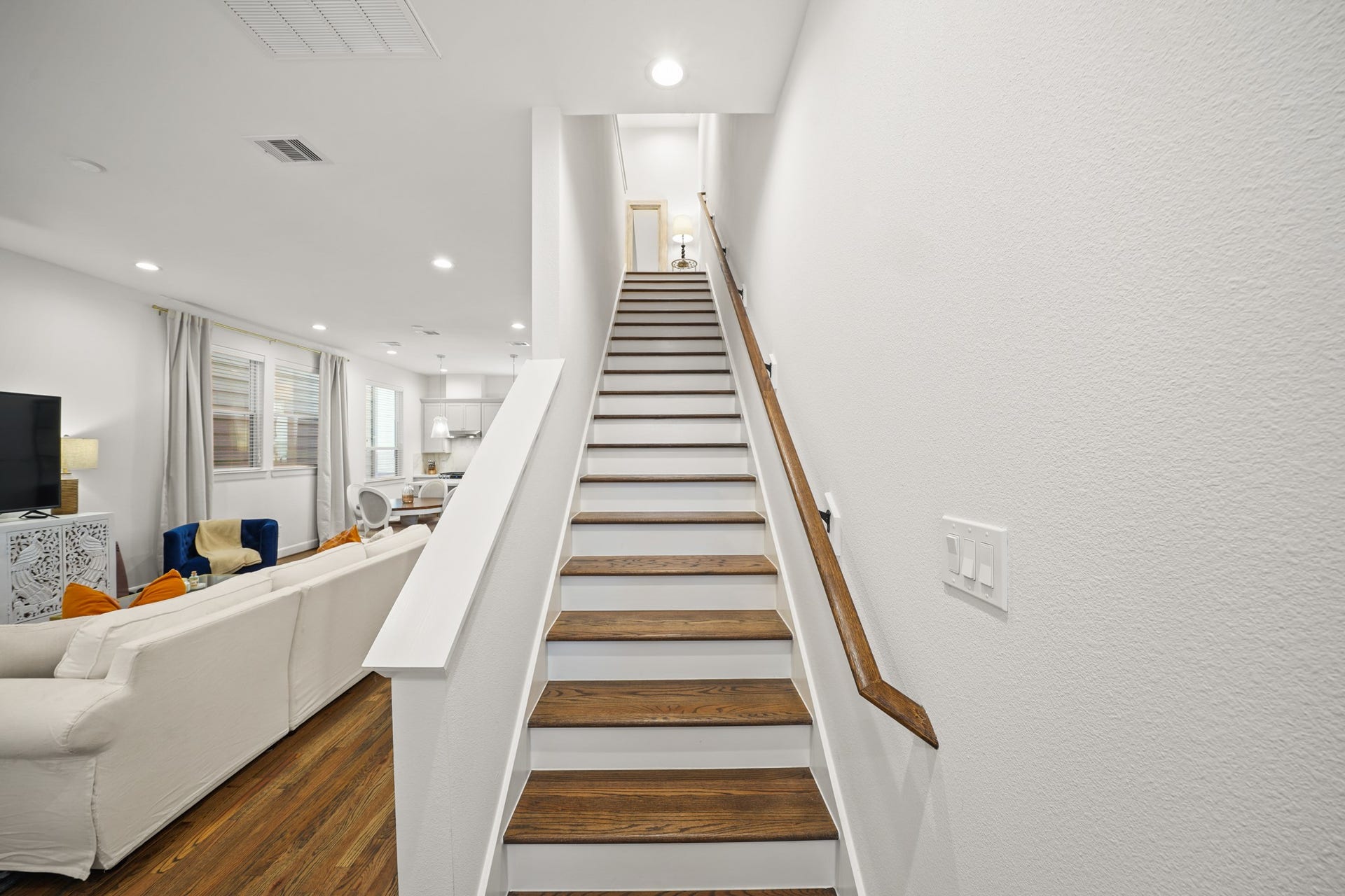2709 Clinton Drive, Houston, TX 77020 2nd to 3rd floor hardwood stairs