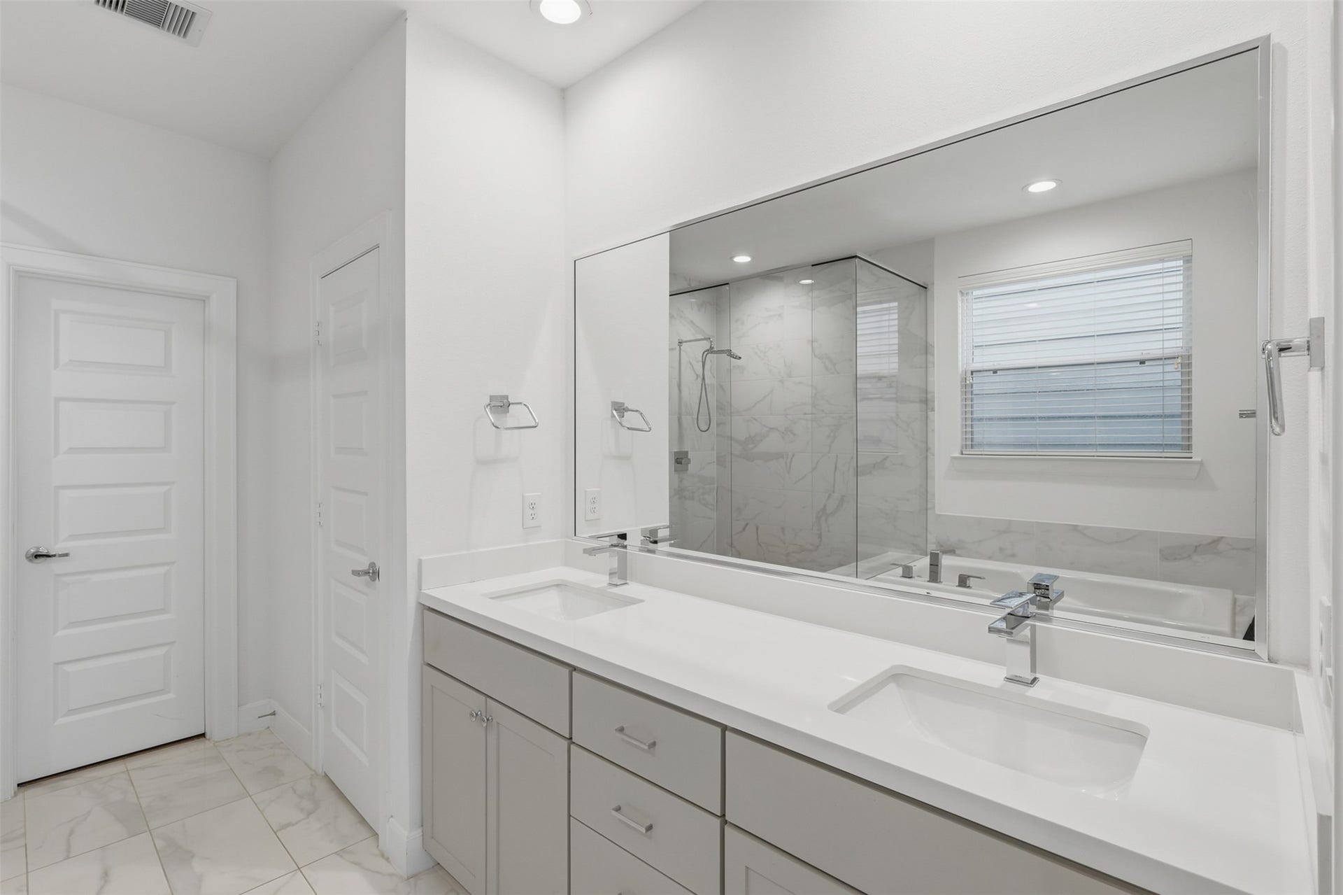 2709 Clinton Drive, Houston, TX 77020 2709 Clinton Drive, Houston, TX 77020