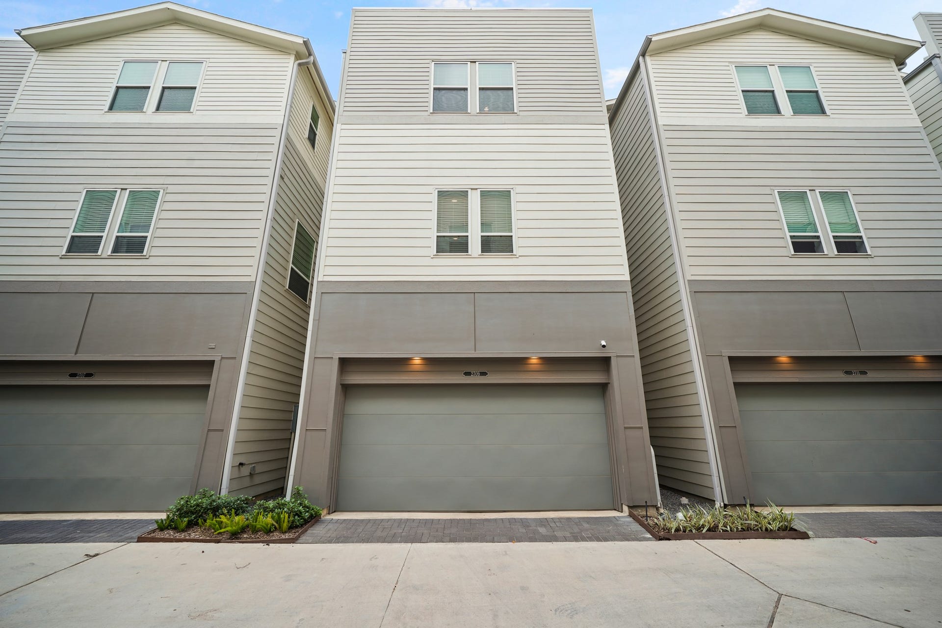 2709 Clinton Drive, Houston, TX 77020 Garage