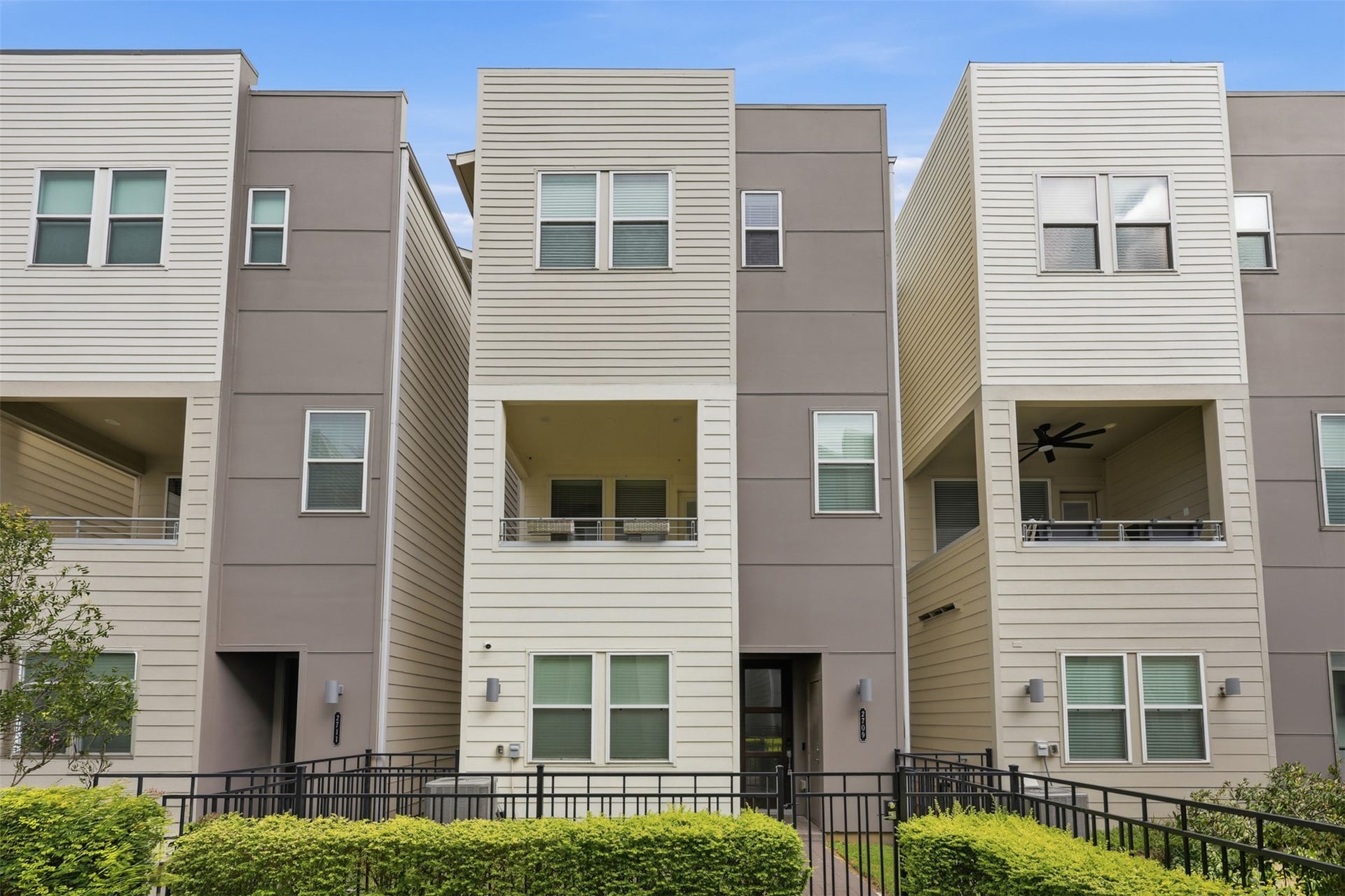 2709 Clinton Drive, Houston, TX 77020 2709 Clinton Drive, Houston, TX 77020