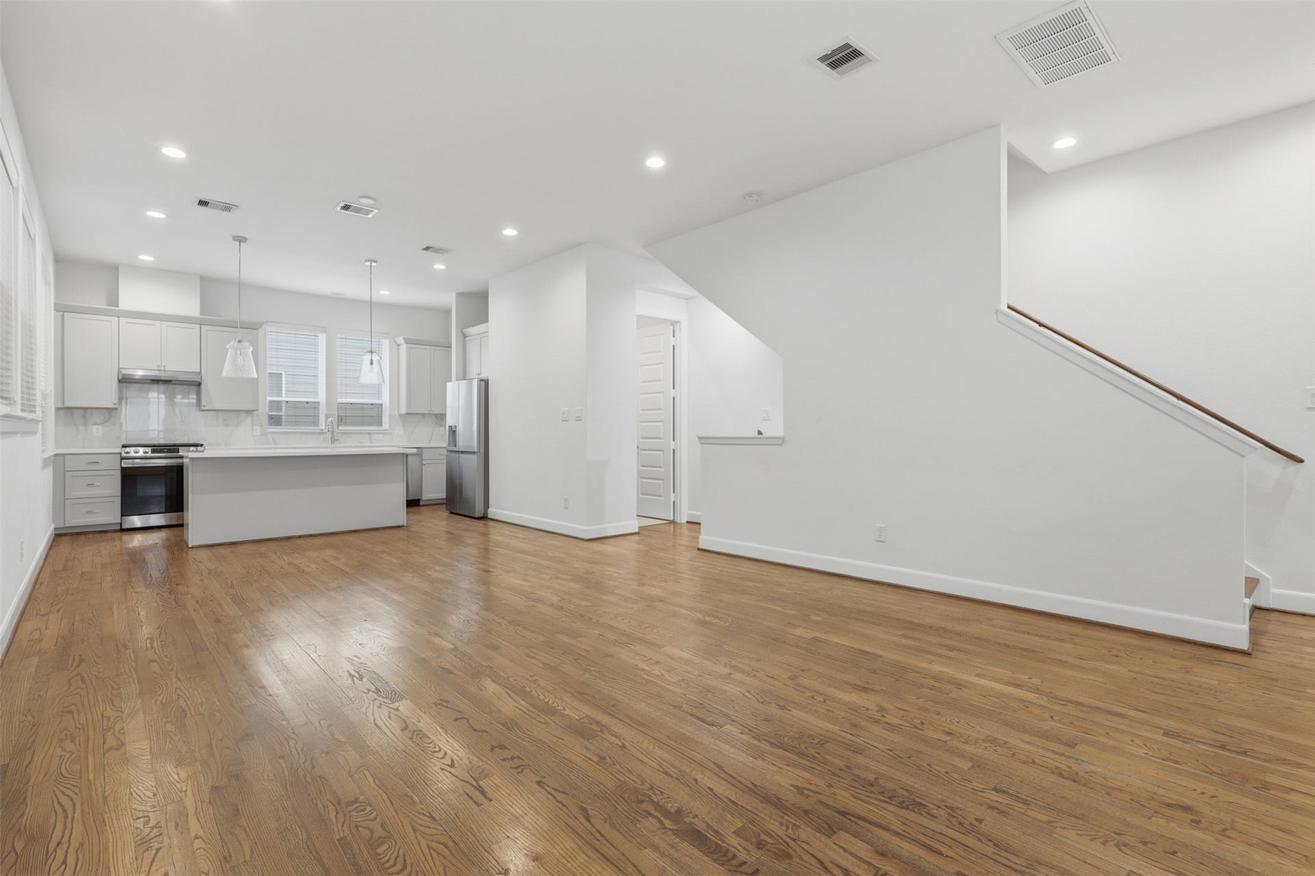 2709 Clinton Drive, Houston, TX 77020 2709 Clinton Drive, Houston, TX 77020
