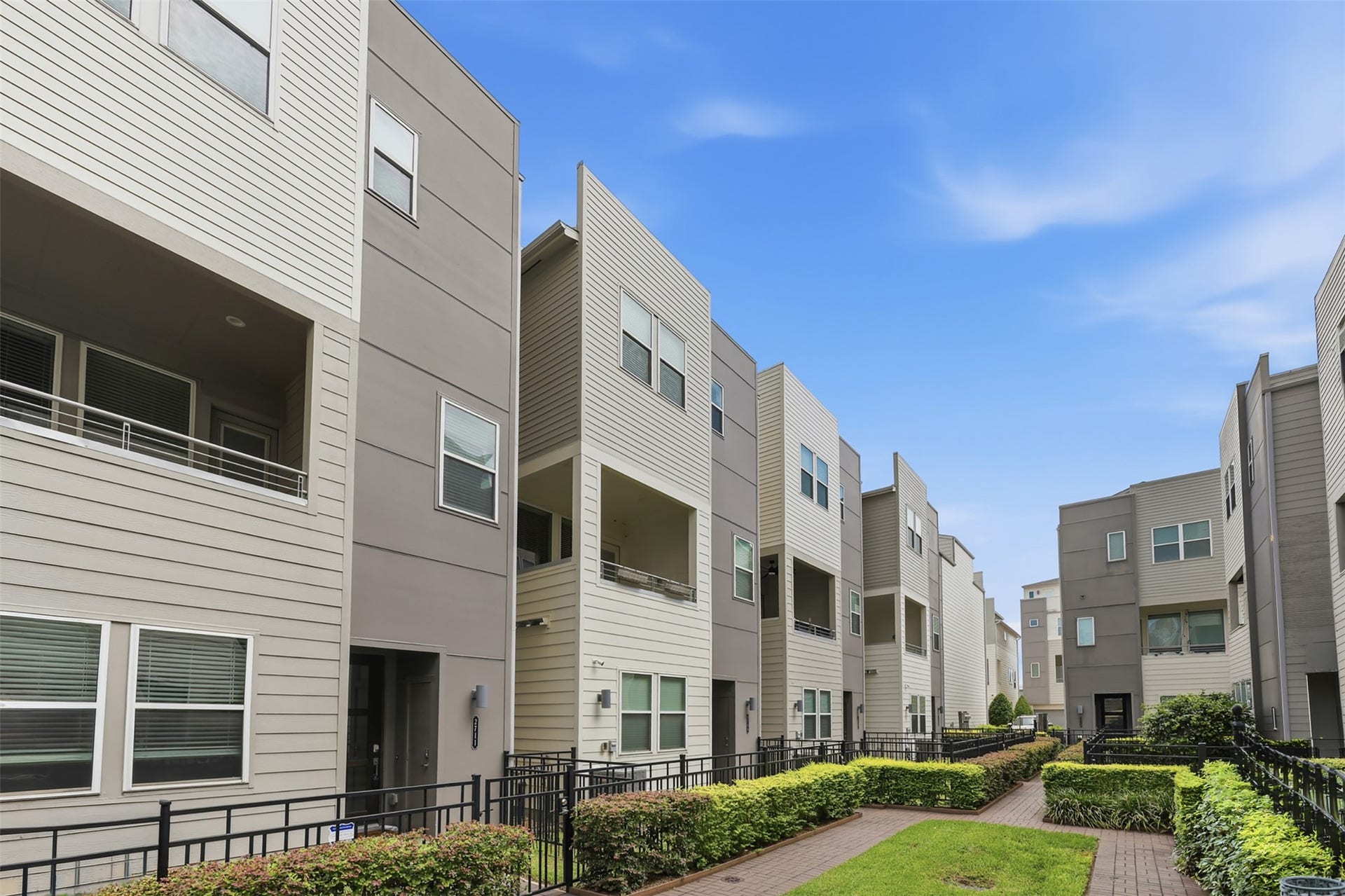 2709 Clinton Drive, Houston, TX 77020 2709 Clinton Drive, Houston, TX 77020