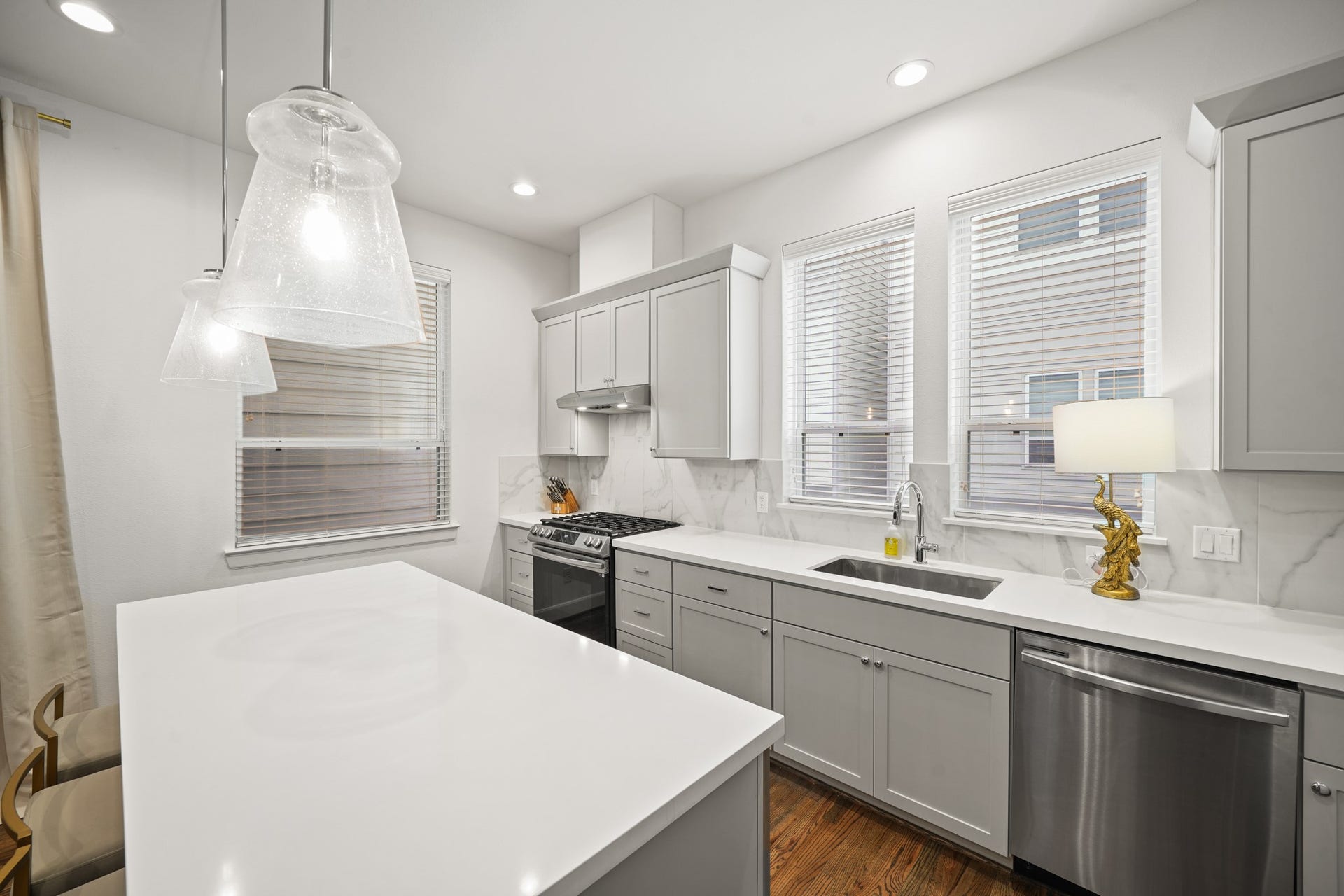 2709 Clinton Drive, Houston, TX 77020 steel appliances; fridge/freezer, wine cooler, oven, microwave, dishwasher, stainless steel sink