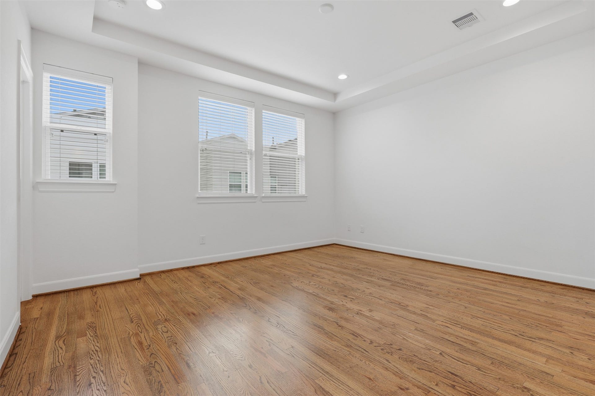 2709 Clinton Drive, Houston, TX 77020 2709 Clinton Drive, Houston, TX 77020
