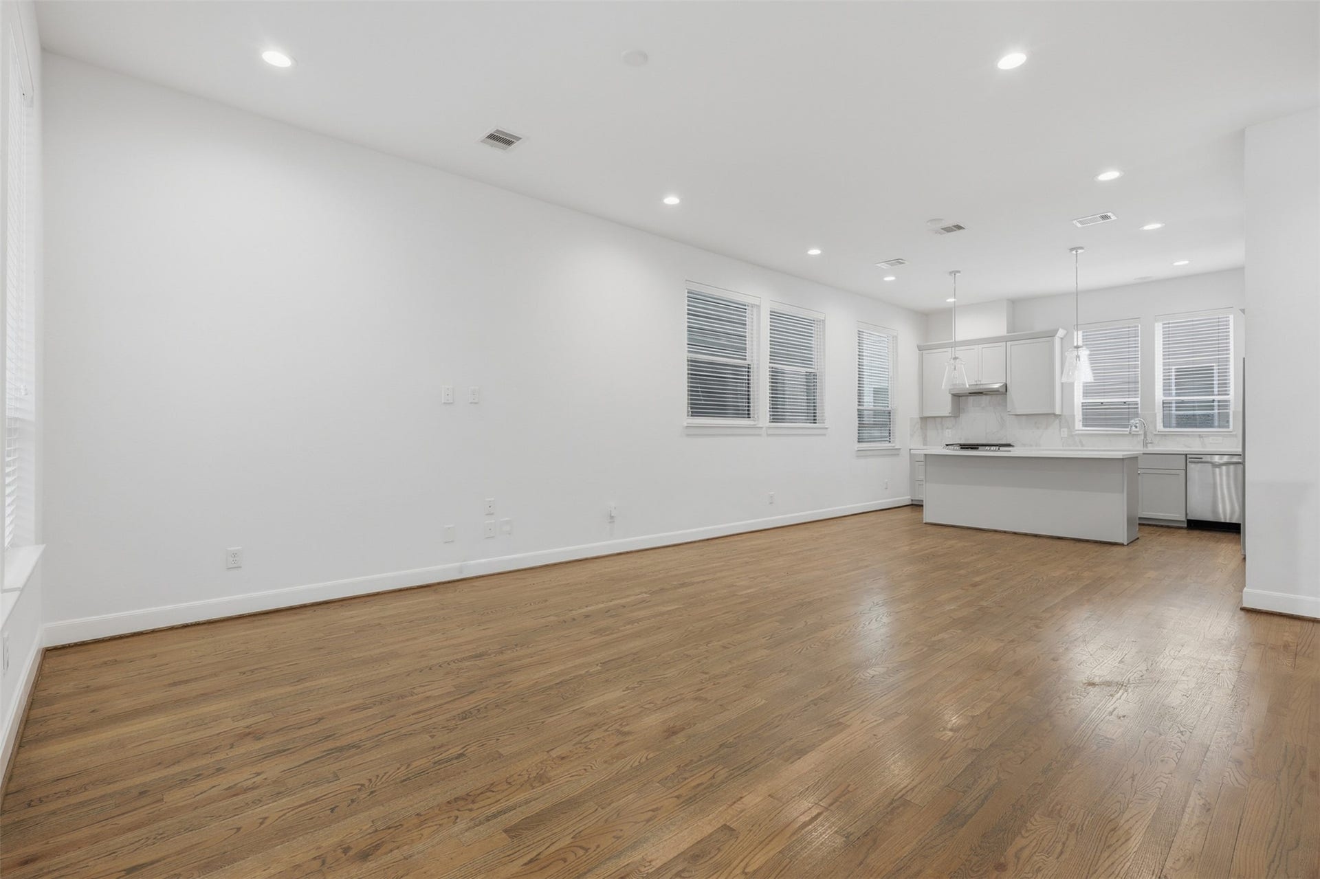 2709 Clinton Drive, Houston, TX 77020 2709 Clinton Drive, Houston, TX 77020