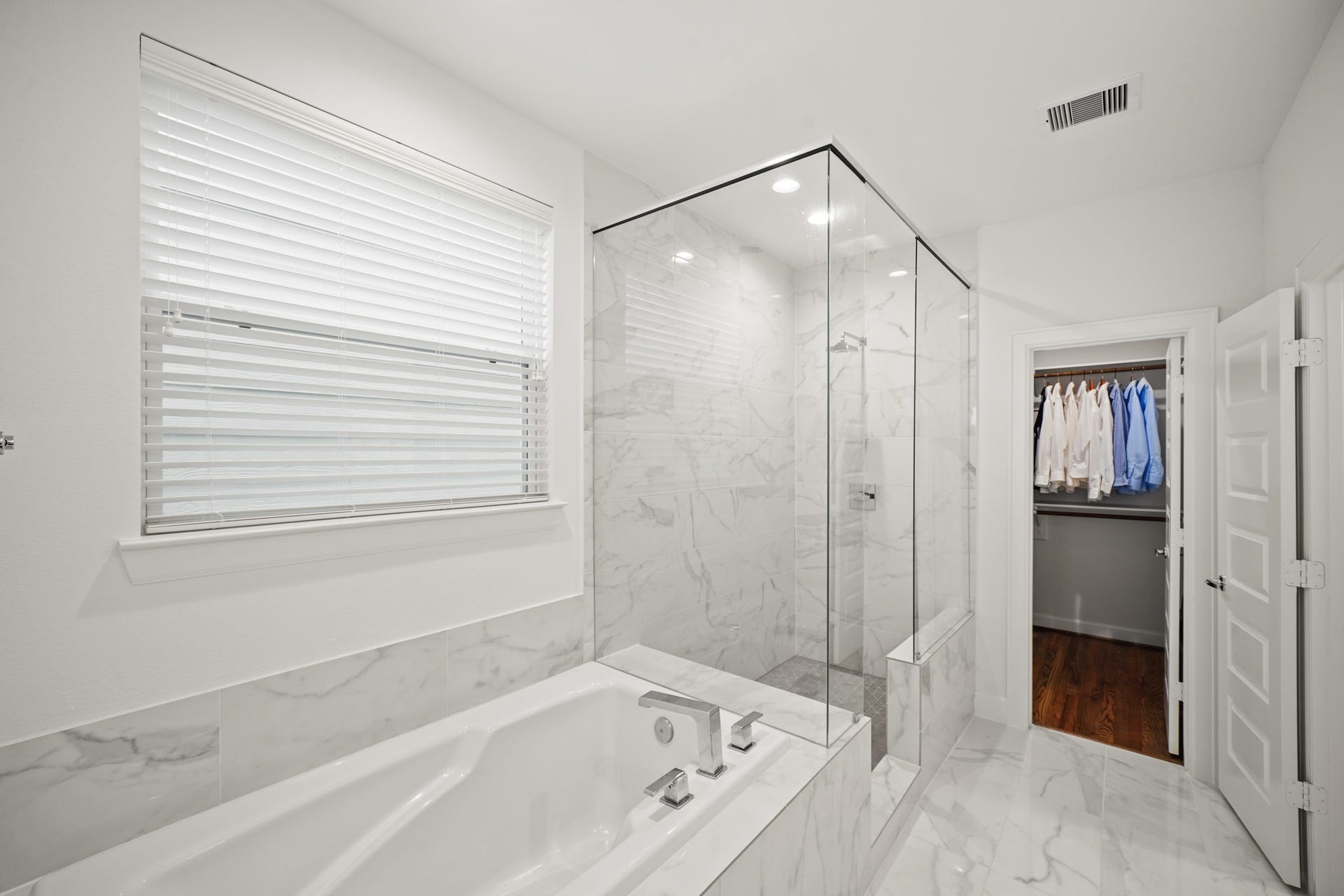 2709 Clinton Drive, Houston, TX 77020 2709 Clinton Drive, Houston, TX 77020