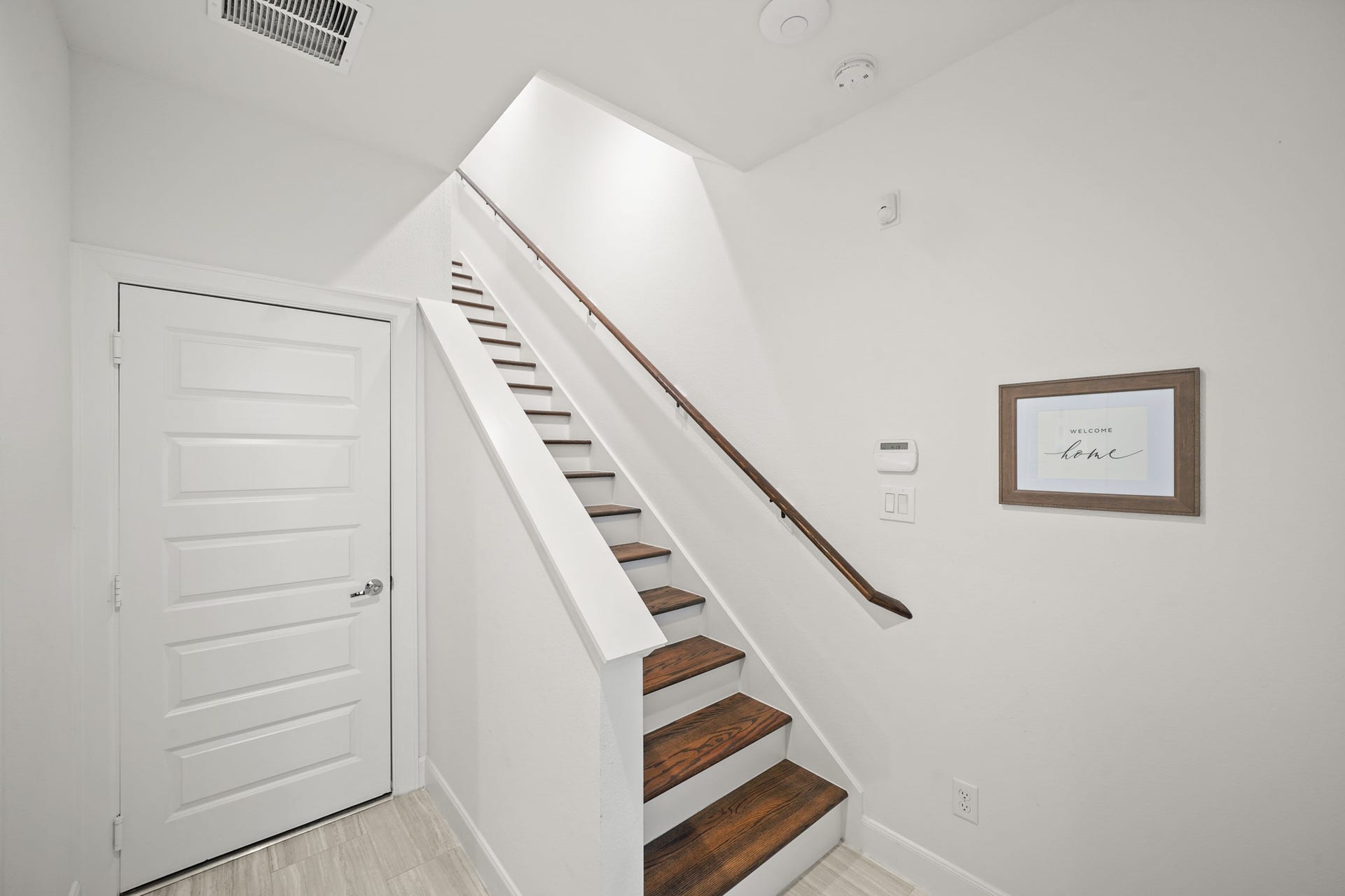 2709 Clinton Drive, Houston, TX 77020 1st to 2nd floor hardwood stairs