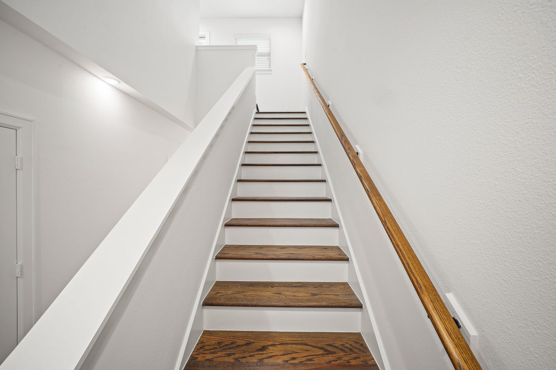 2709 Clinton Drive, Houston, TX 77020 Stairs to rooftop terrace and attic