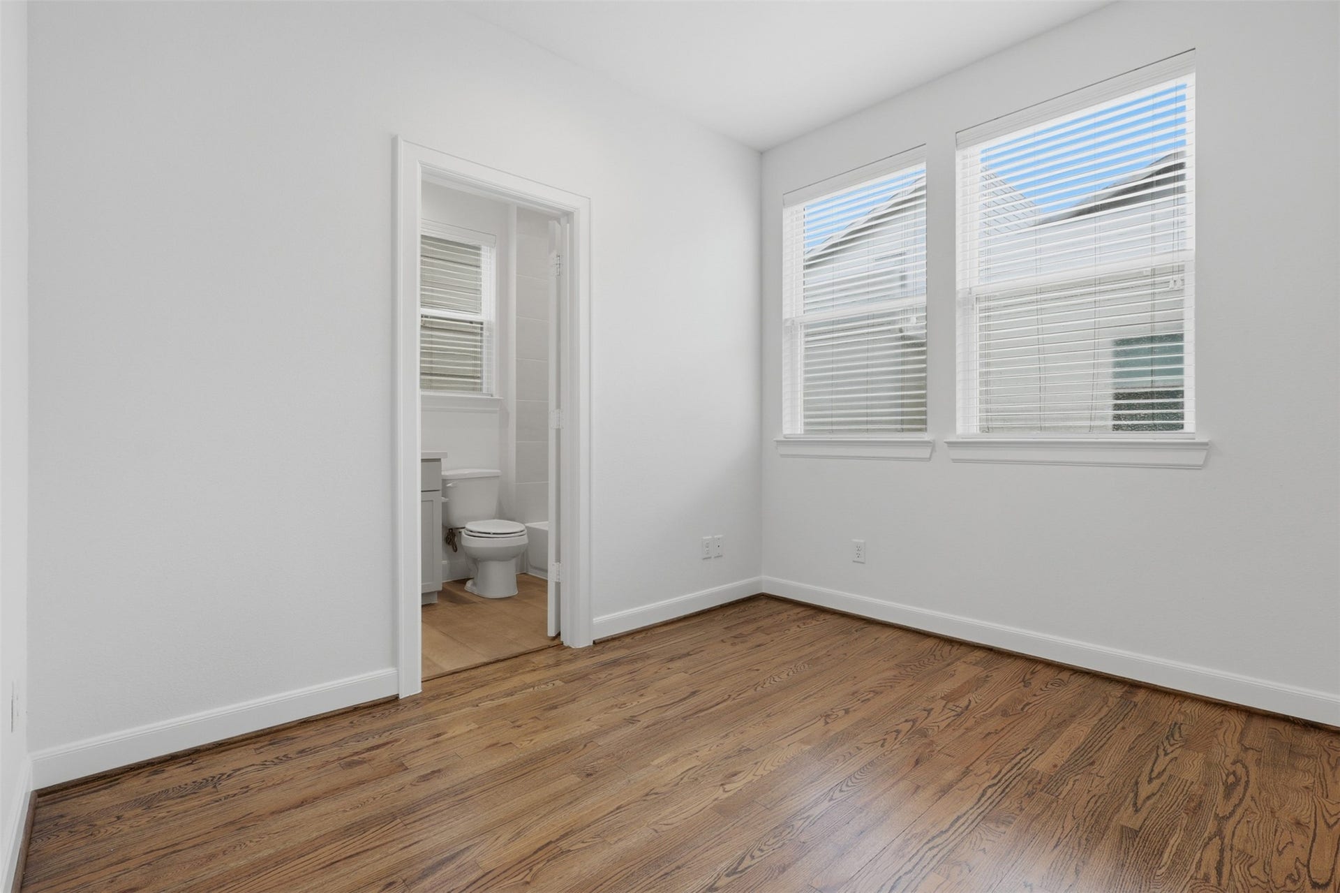 2709 Clinton Drive, Houston, TX 77020 2709 Clinton Drive, Houston, TX 77020