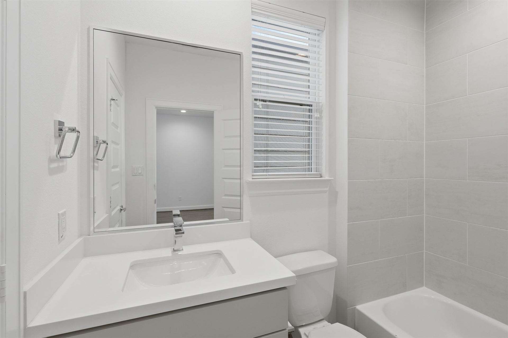 2709 Clinton Drive, Houston, TX 77020 2709 Clinton Drive, Houston, TX 77020