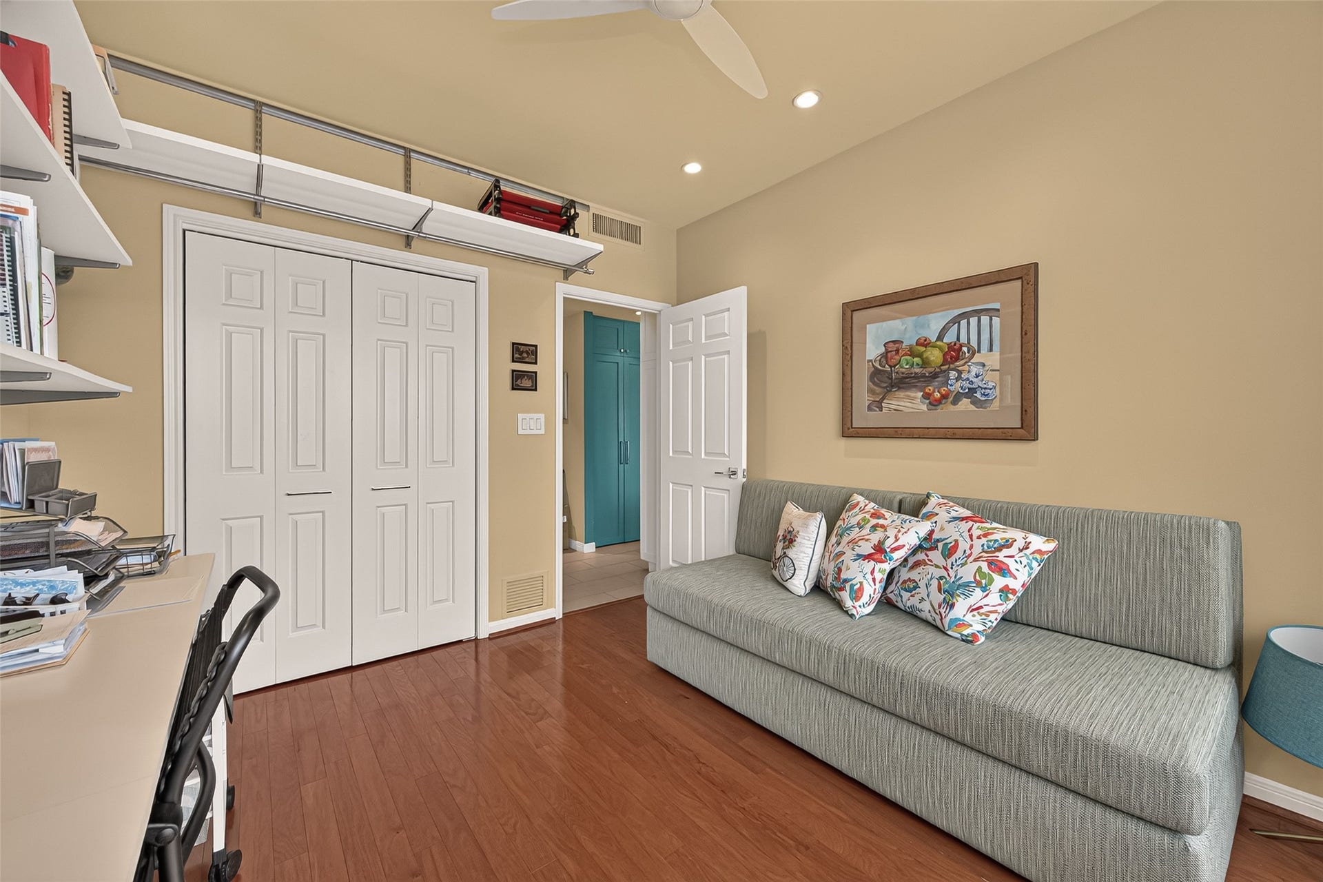 2001 Holcombe Boulevard, #1305, Houston, TX 77030 guest room/office