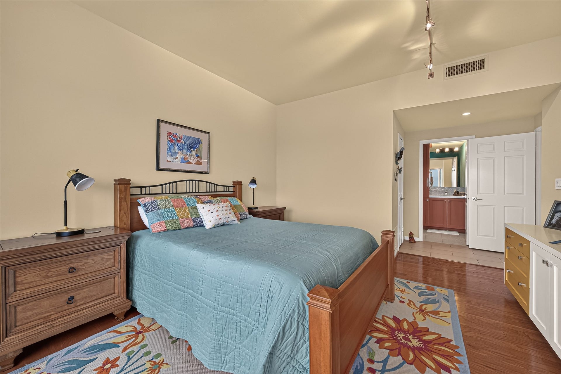 2001 Holcombe Boulevard, #1305, Houston, TX 77030 primary bedroom with ensuite closet and bath